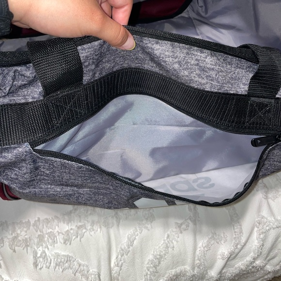 ADIDAS DUFFLE BAG - Picture 5 of 8